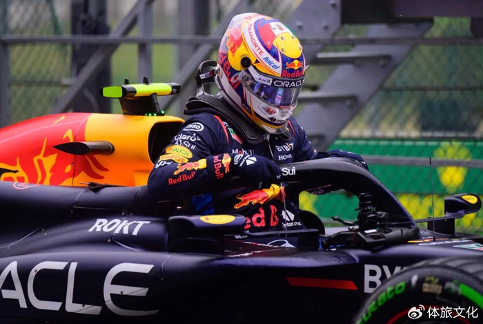 红牛车队完胜雷诺车队,佩雷兹惊艳四座 红牛车队完胜雷诺车队,佩雷兹惊艳四座