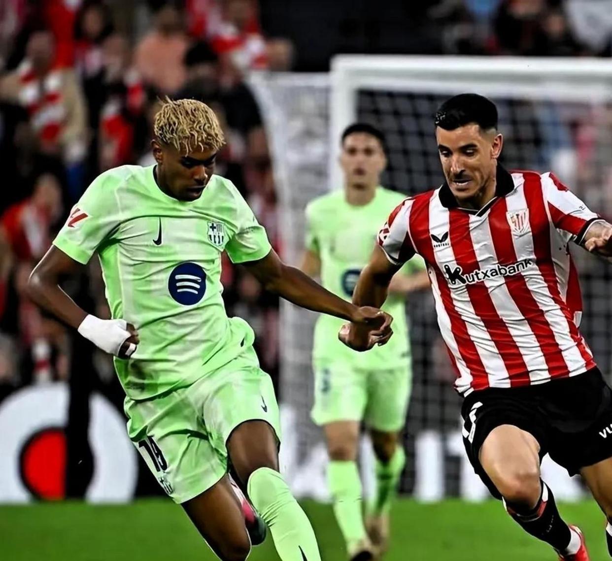 巴萨绝杀韩国，莱万惊艳四座