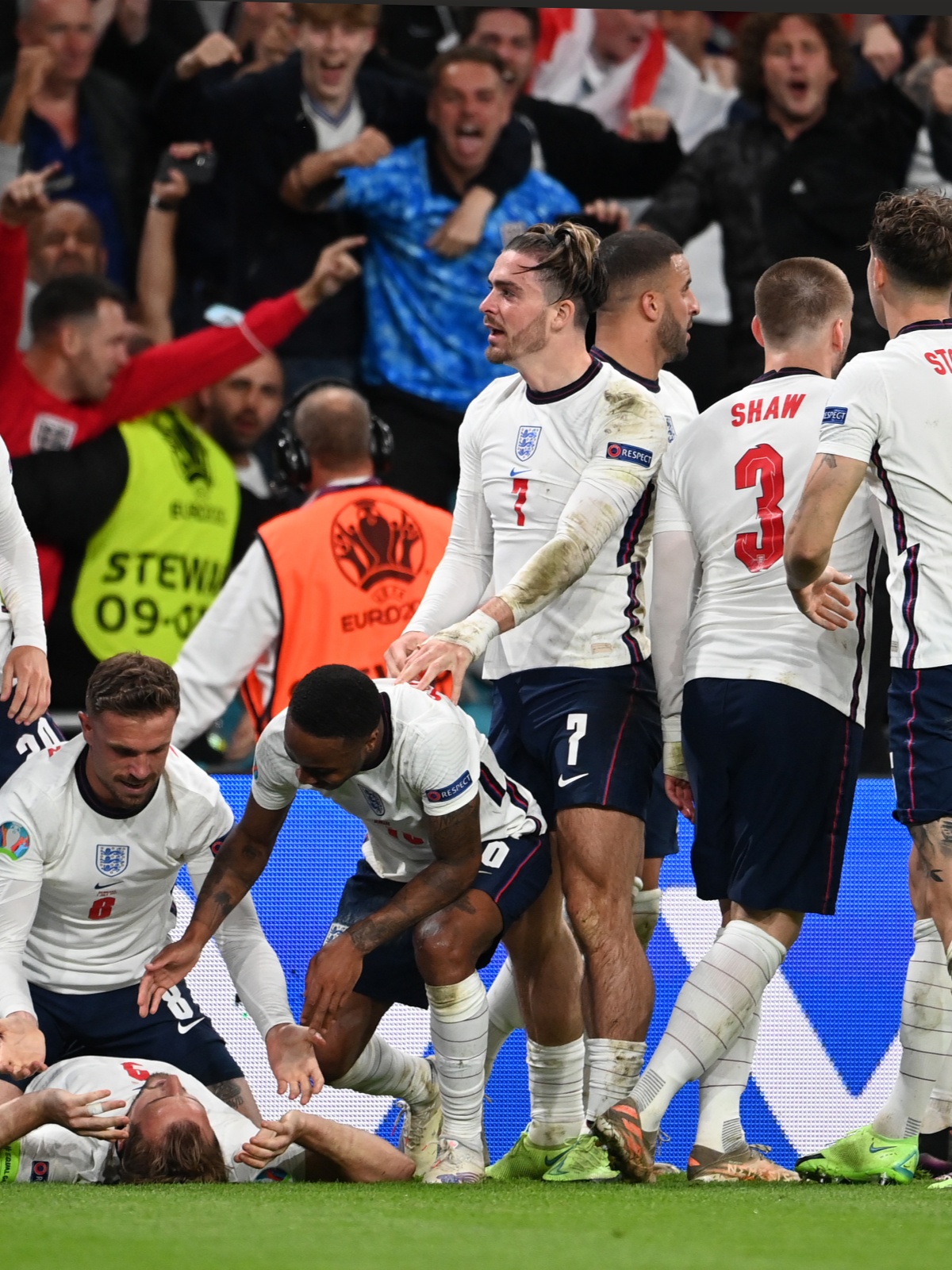 波兰队横扫英格兰队，奥恰洛夫带队取胜