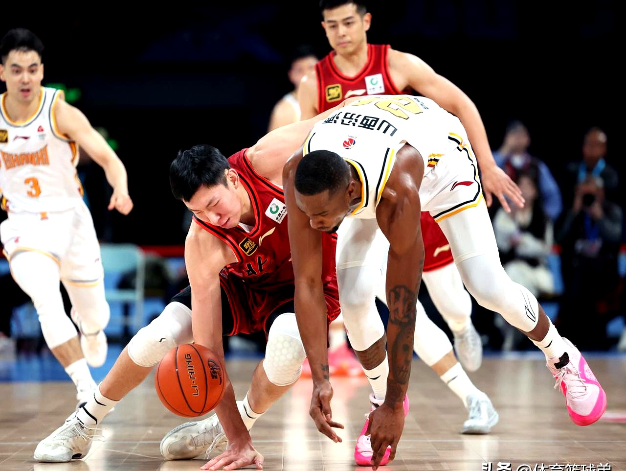 北京队翻盘浙江队,周琦惊艳四座 北京队翻盘浙江队,周琦惊艳四座