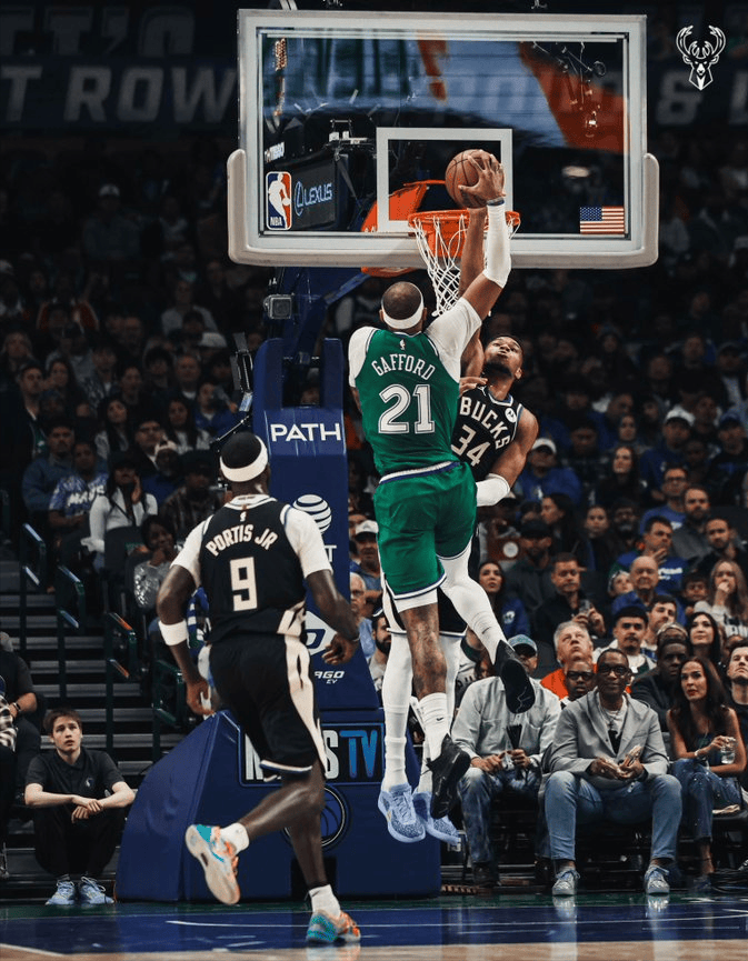 雄鹿翻盘独行侠，霍勒迪高光表现