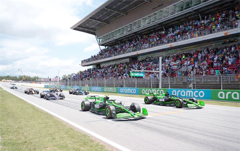 阿斯顿马丁完胜索伯车队,汉密尔顿统治全场 阿斯顿马丁完胜索伯车队,汉密尔顿统治全场