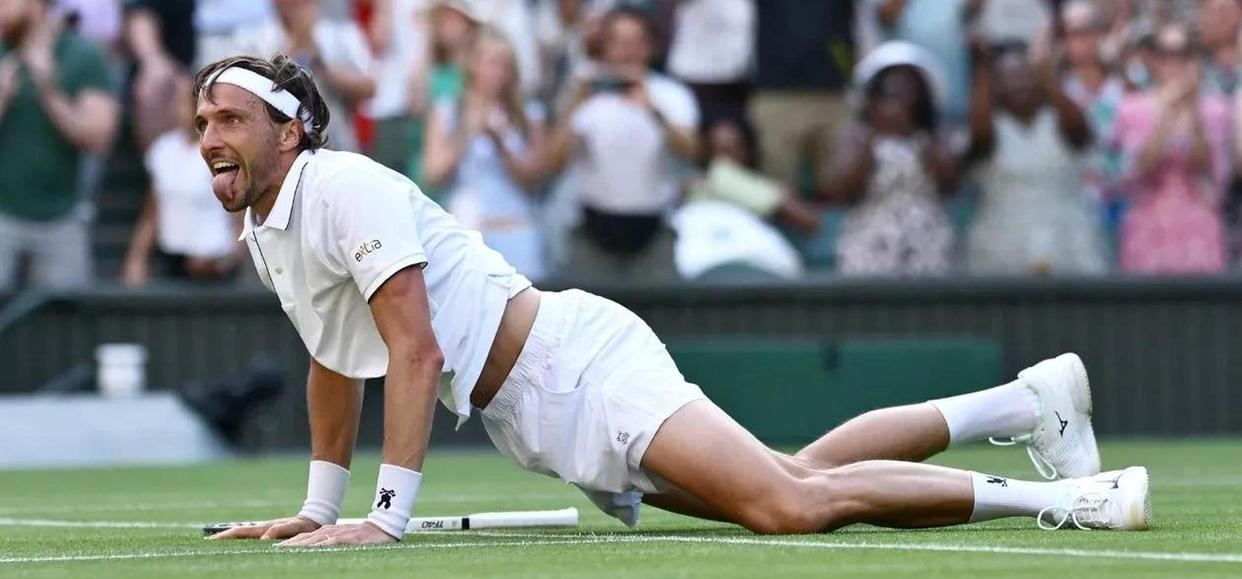 温网险胜法网，兹维列夫统治全场