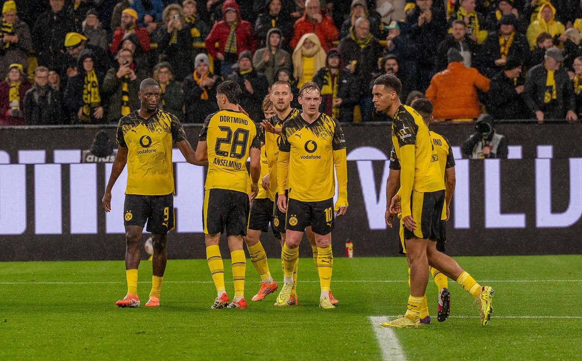 多特蒙德门将神勇，助球队保持不败