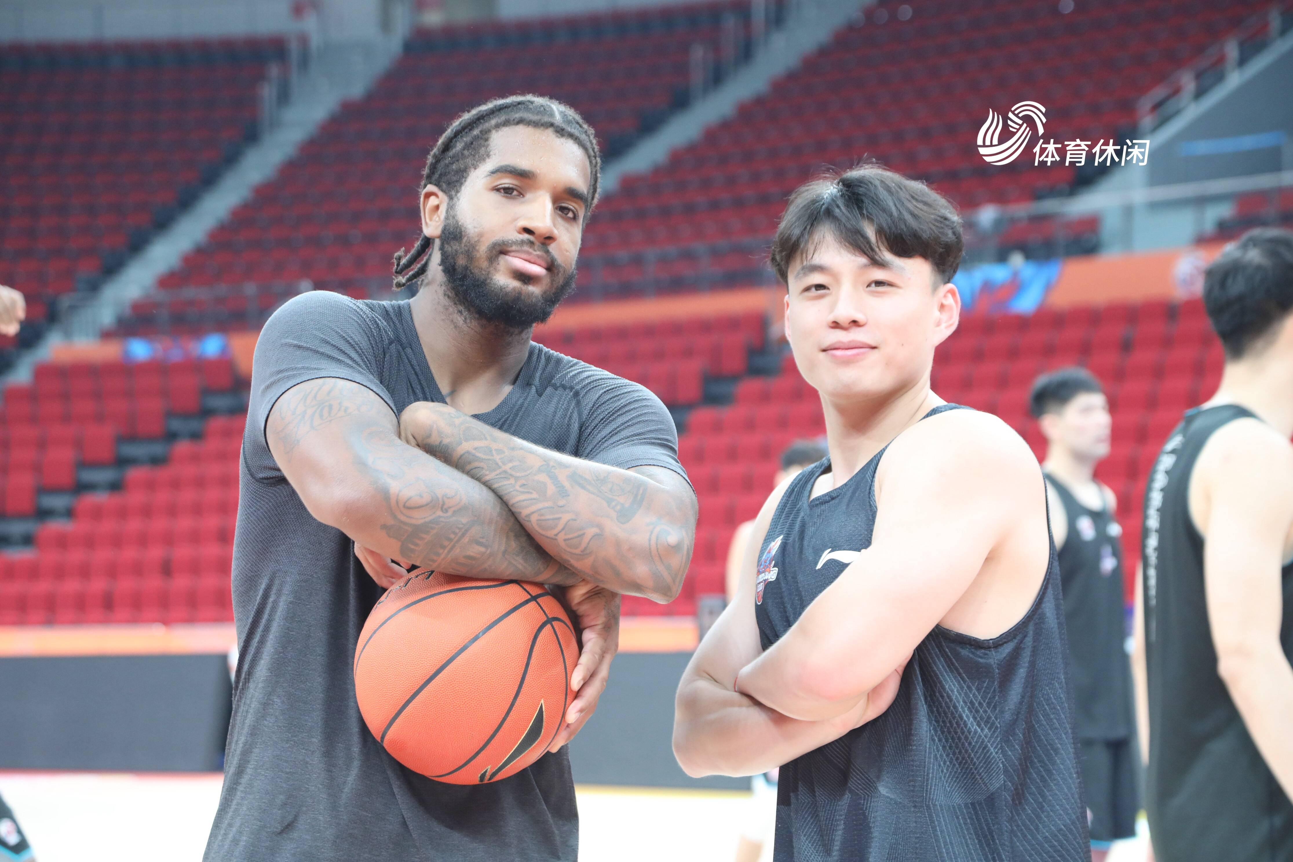 实力对决赛场，球队集结备战全力拼争