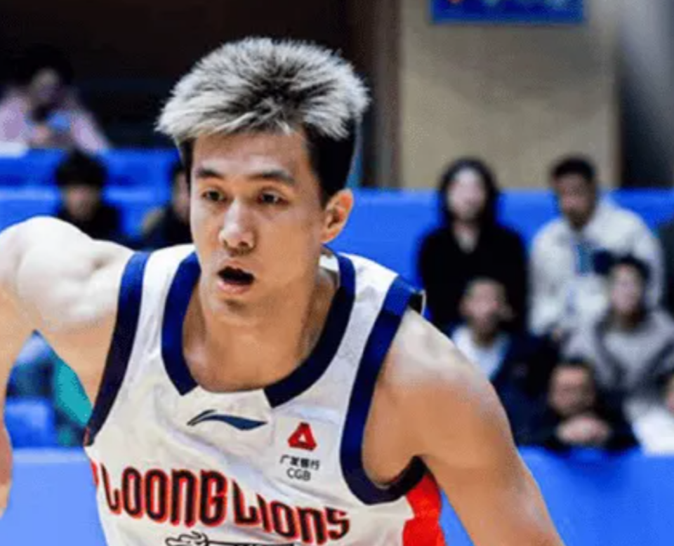 青岛队碾压凯尔特人，郭艾伦状态火热