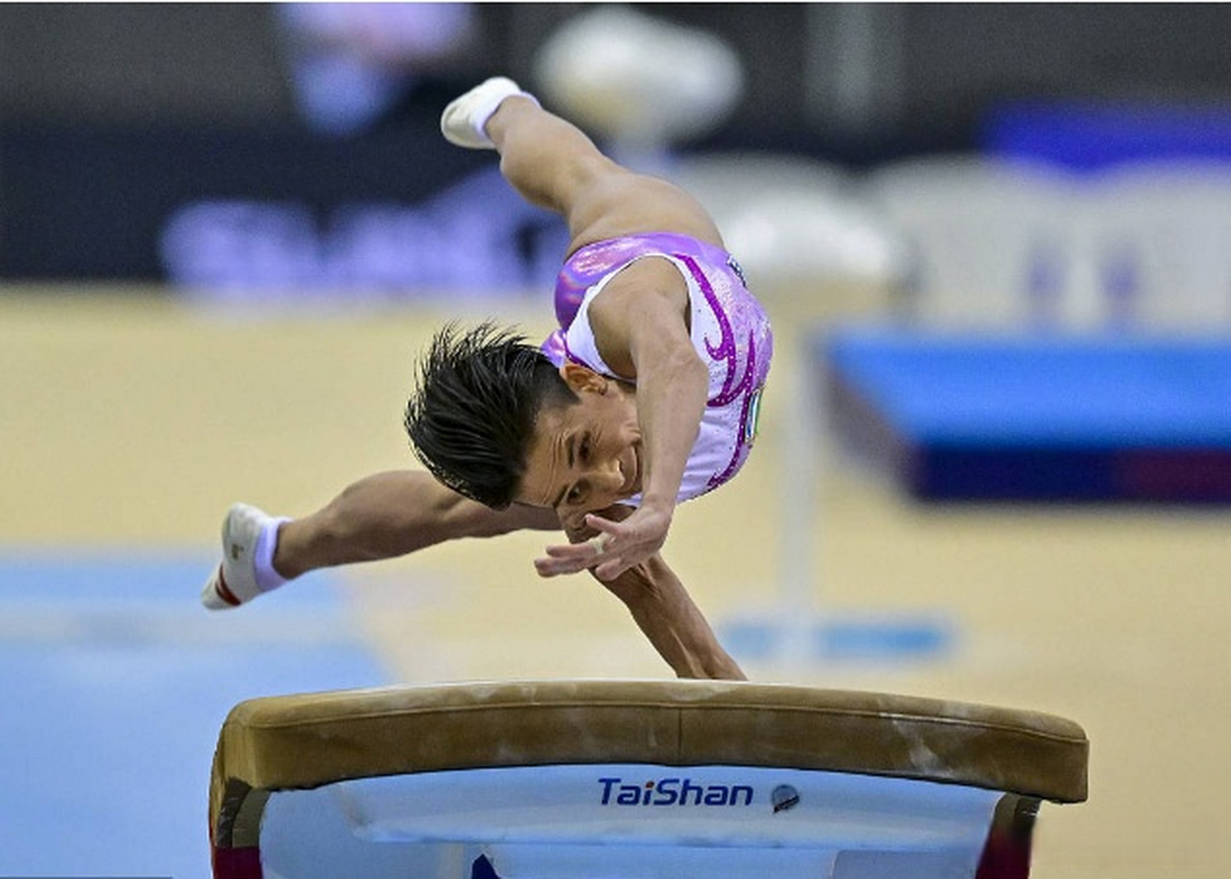 罗马尼亚体操选手完美表现！备受瞩目
