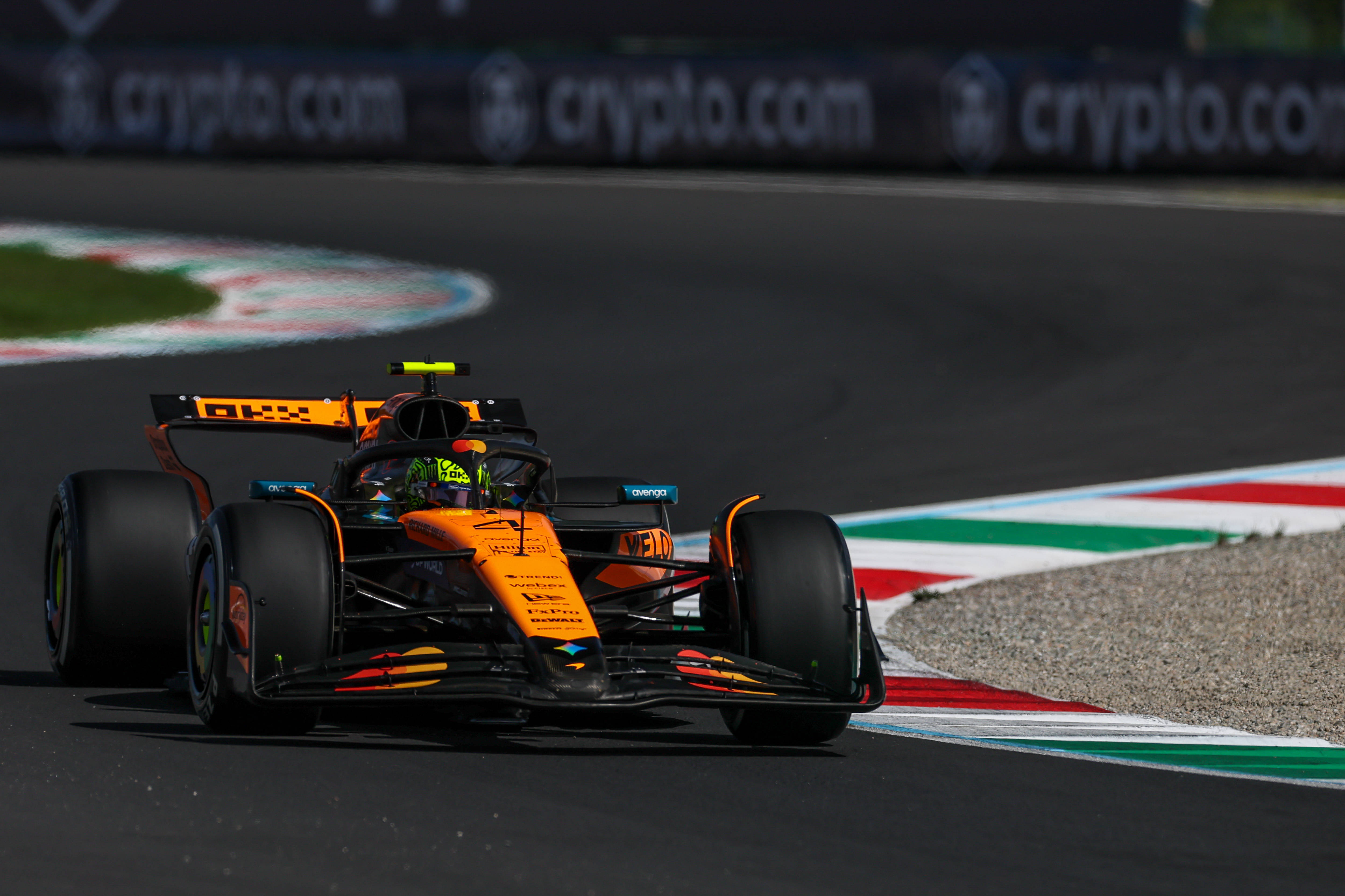 法拉利轻取迈凯伦,维斯塔潘关键制胜 法拉利轻取迈凯伦,维斯塔潘关键制胜