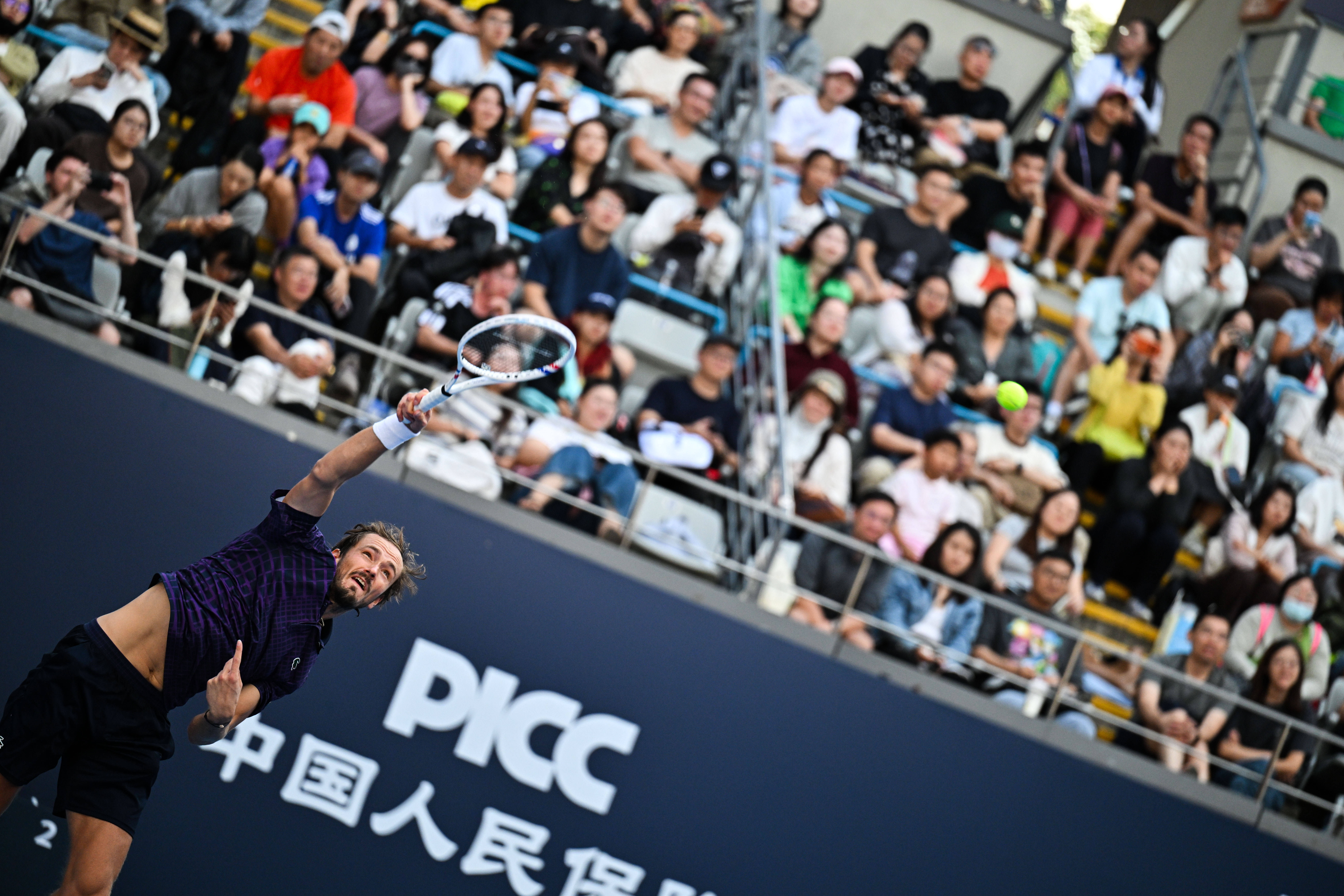 美国网球队翻盘世界网球队，梅德韦杰夫统治全场