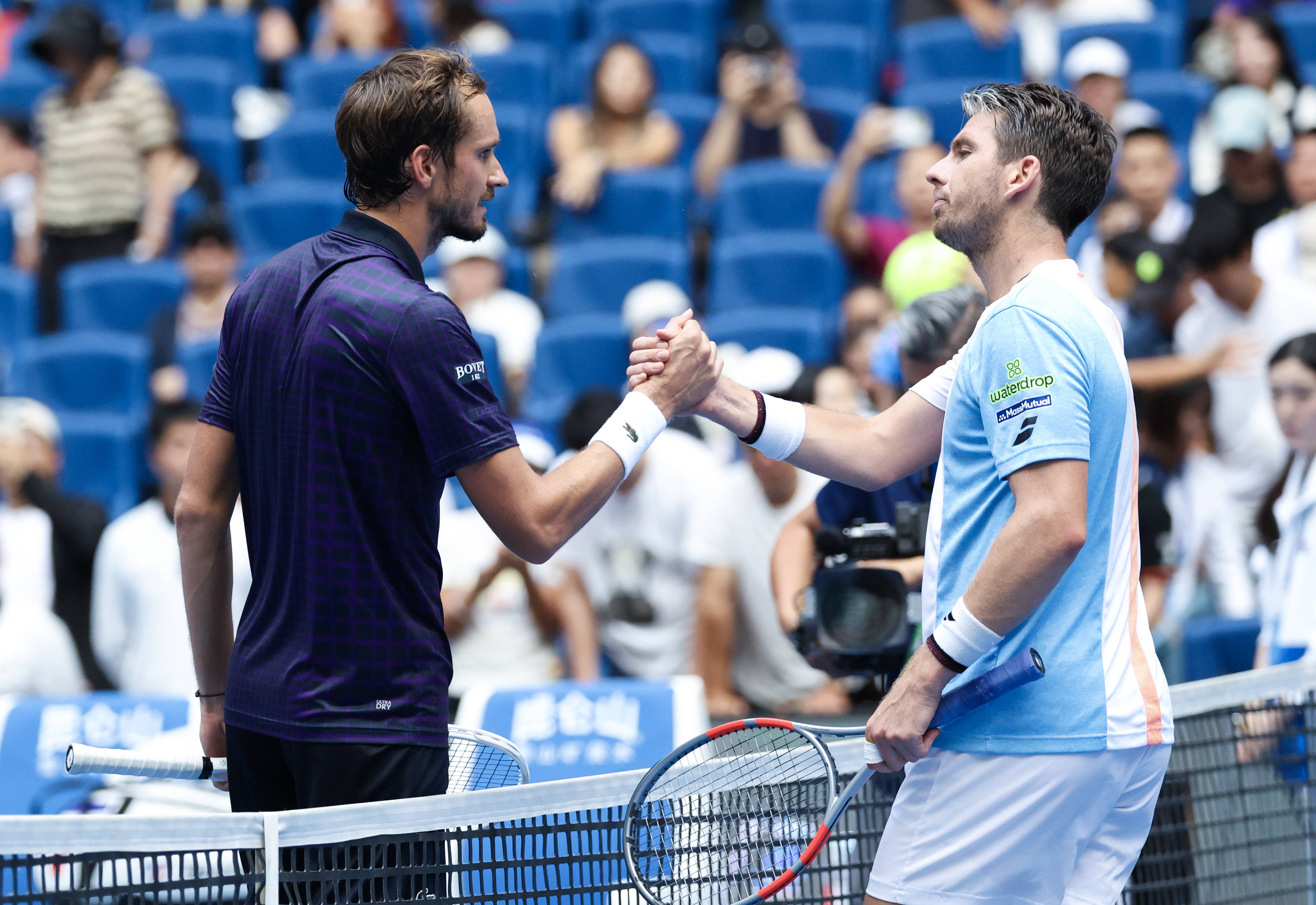 美国网球队翻盘世界网球队，梅德韦杰夫统治全场