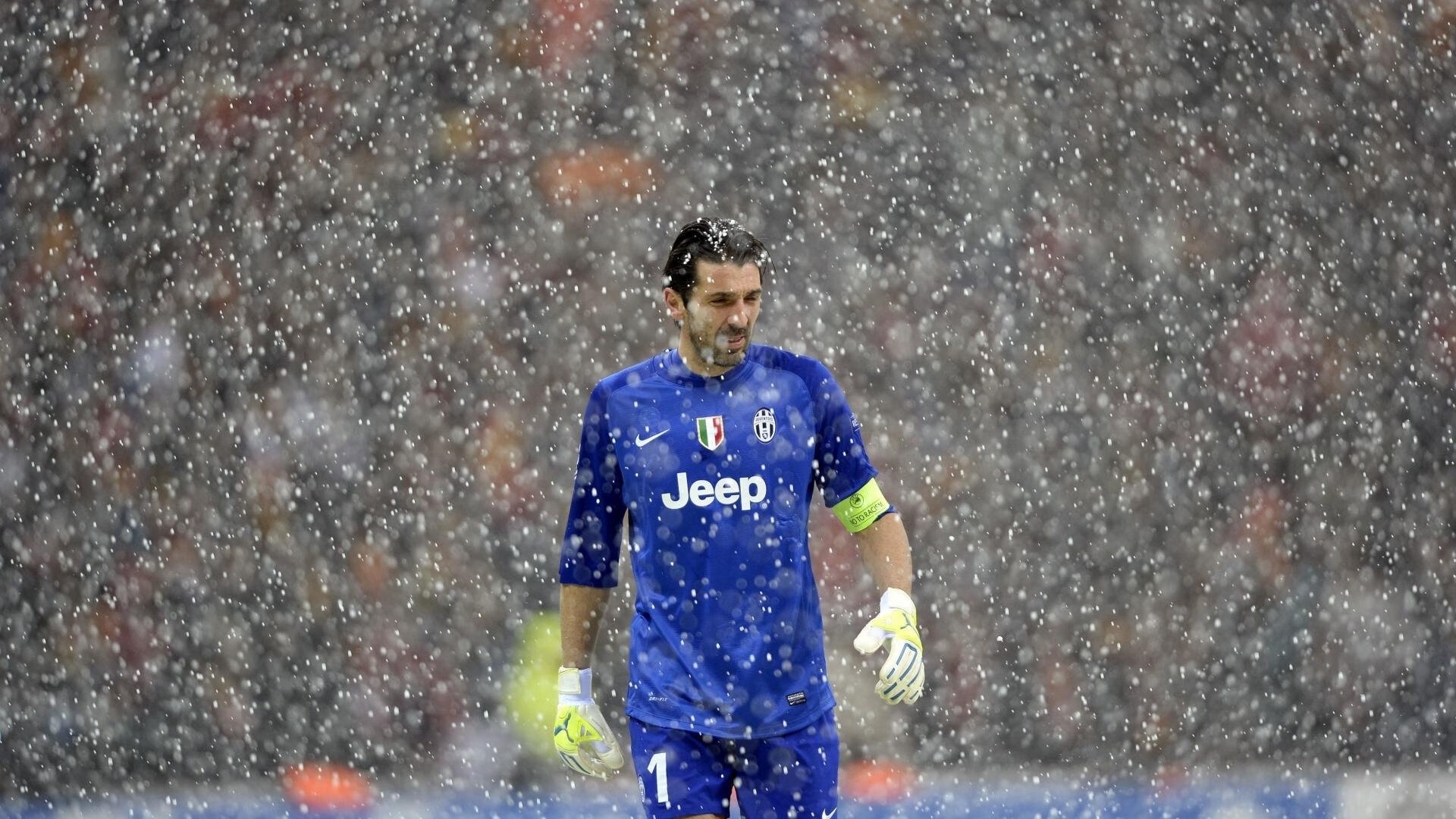 绿茵场上的战争，乌克兰铁血踏平荷兰，孔德攻防两端展现绝对统治