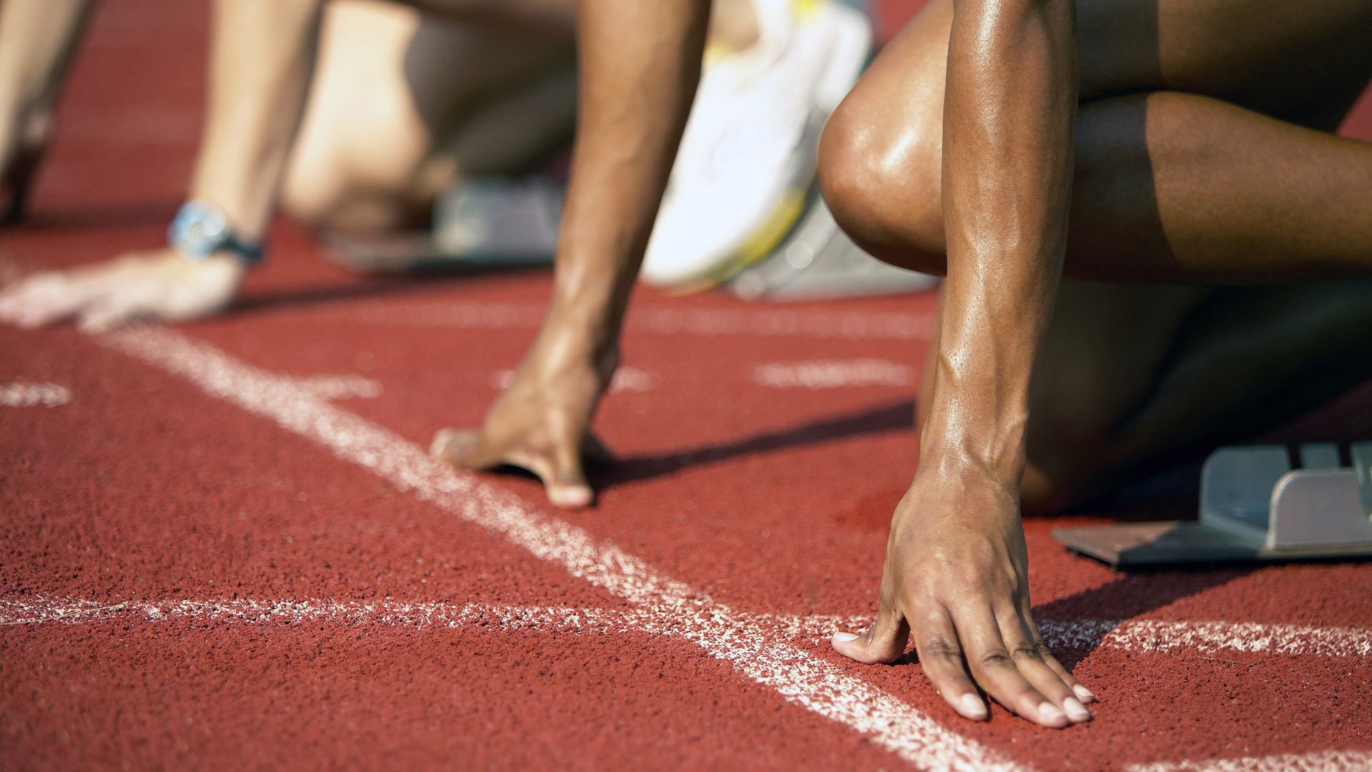 智利对阵瑞典，姆巴佩攻防两端的统治，一场跨越时空的足球想象